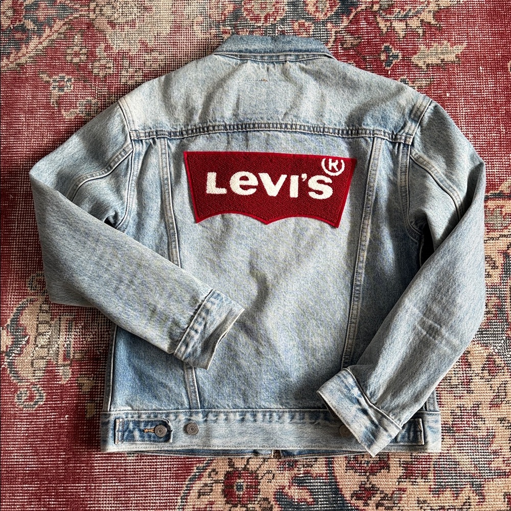 Levi’s Original Jean Jacket with Levi’s patch on the back